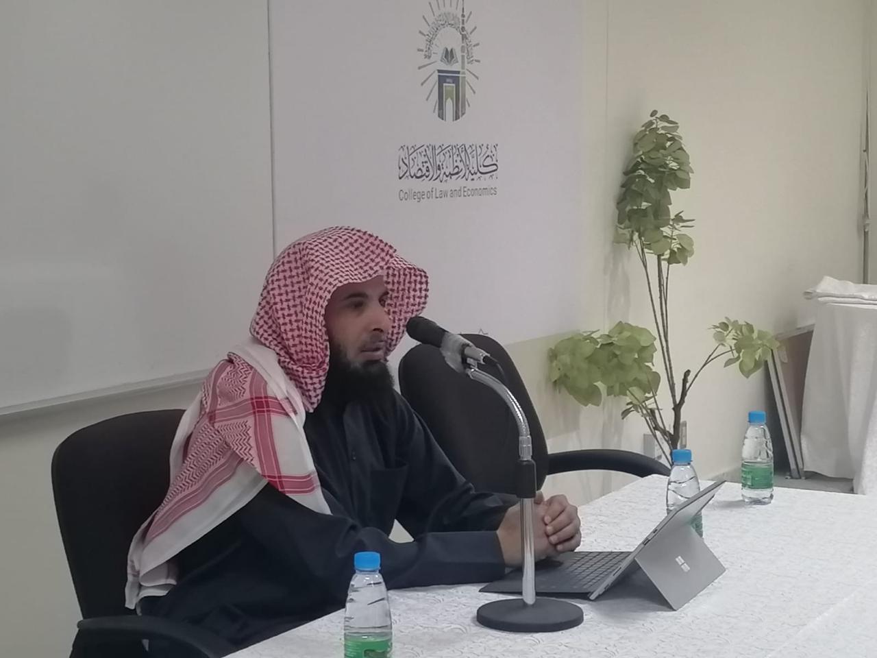 تنفيذ لقاء أكاديمي لطلاب كلية الأنظمة والاقتصاد بالتعاون مع وحدة التوعية الفكرية يوم الاثنين 27-رجب-1446